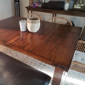 Gorgeous solid wood dining table with leaf